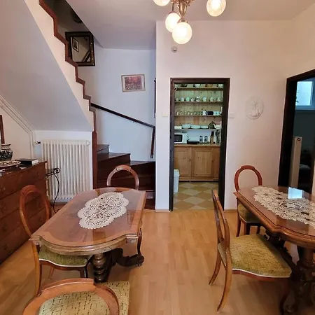 Panorama Apartman*** בית אירוח אגר